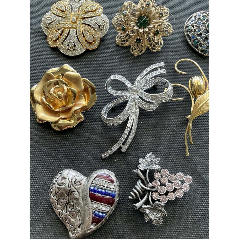 Lot Of 8 Vintage To Modern Brooch Pins Some Signed Gold & Silver Tone - Picture 4 of 9